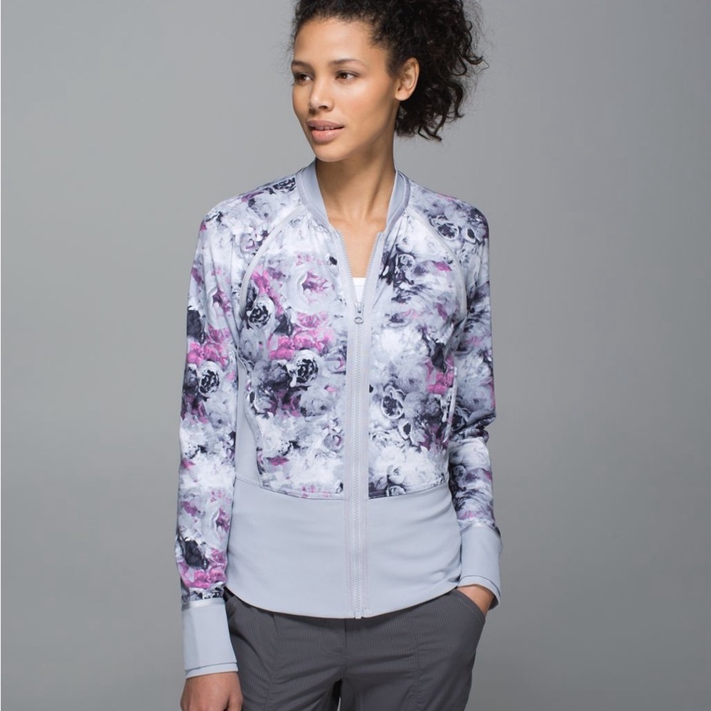 Lululemon If You're Lucky Jacket
Moody Mirage White Deep Navy / Silver Fox